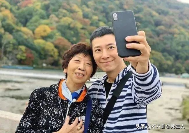 至今未婚的10位大龄男星，有人儿子生母成谜，有人66岁仍单身