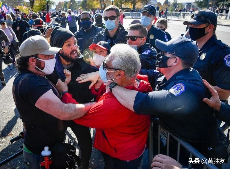 全美各地数千名特朗普支持者 齐聚华盛顿集会游行 总统现身支持