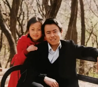 潘长江妻子近照曝光，曾经为他住厕所，却差点被爆红的丈夫抛弃