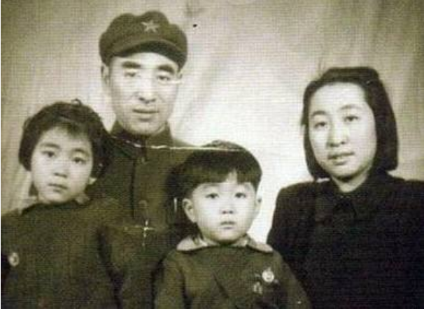 林帅的女儿现如今过得如何？一个低调隐居，一个开启商业生涯