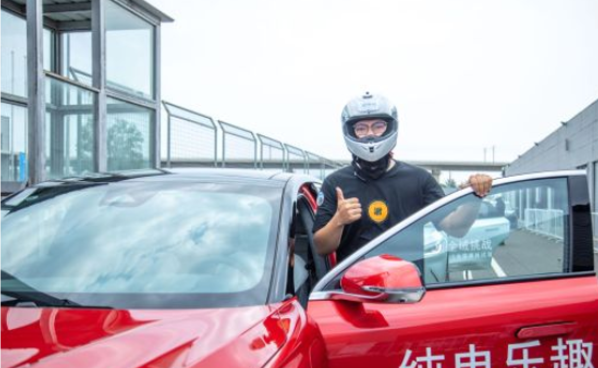 试驾ARCFOX极狐阿尔法S，这是一台可以颠覆认知的电动车