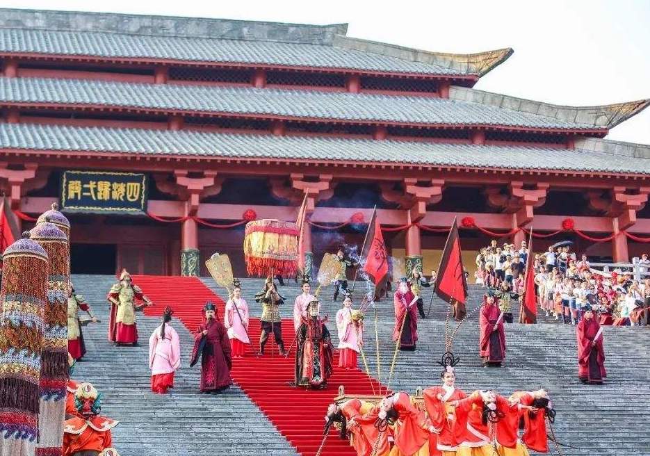 王宝强蹲守北影厂一夜走红变明星，横店影视城