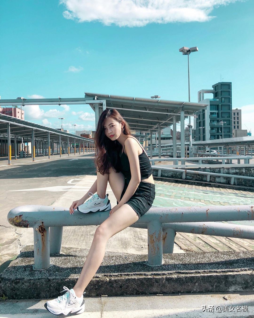 吊帶衫牛仔短褲，夏日最清涼又時髦的穿搭！