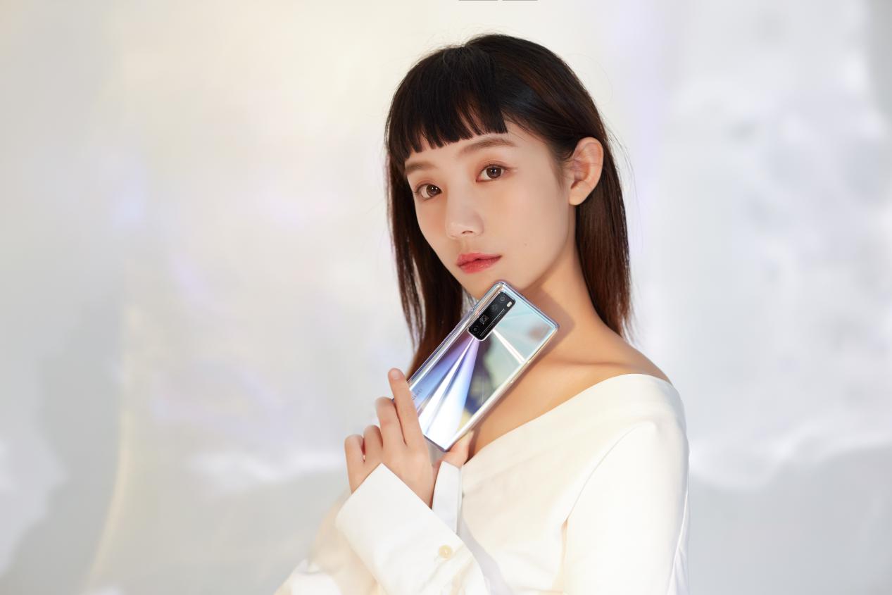 拆箱微評華為公司nova7系列產品，一起來看一下網民們怎么講