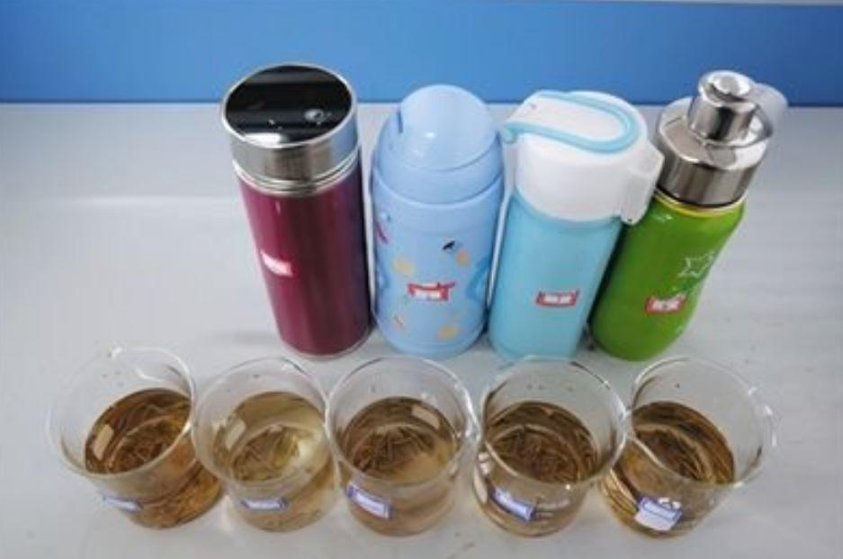 央视曝光：保温杯成“夺命杯”，热水2秒变毒水，很多孩子天天用