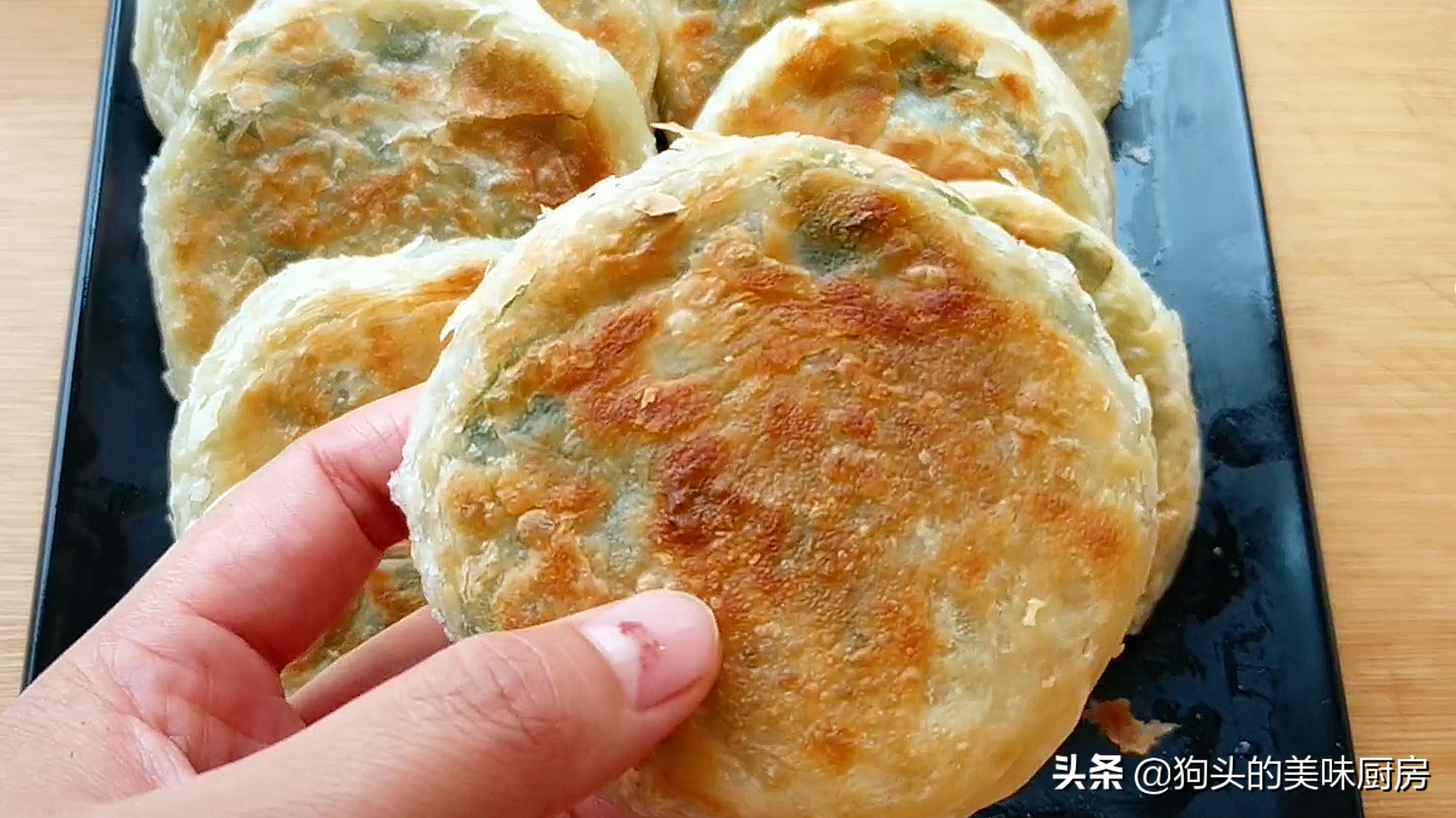 蔥油餅這樣做才外酥裡軟，和麵很關鍵，做對了比手抓餅還好吃