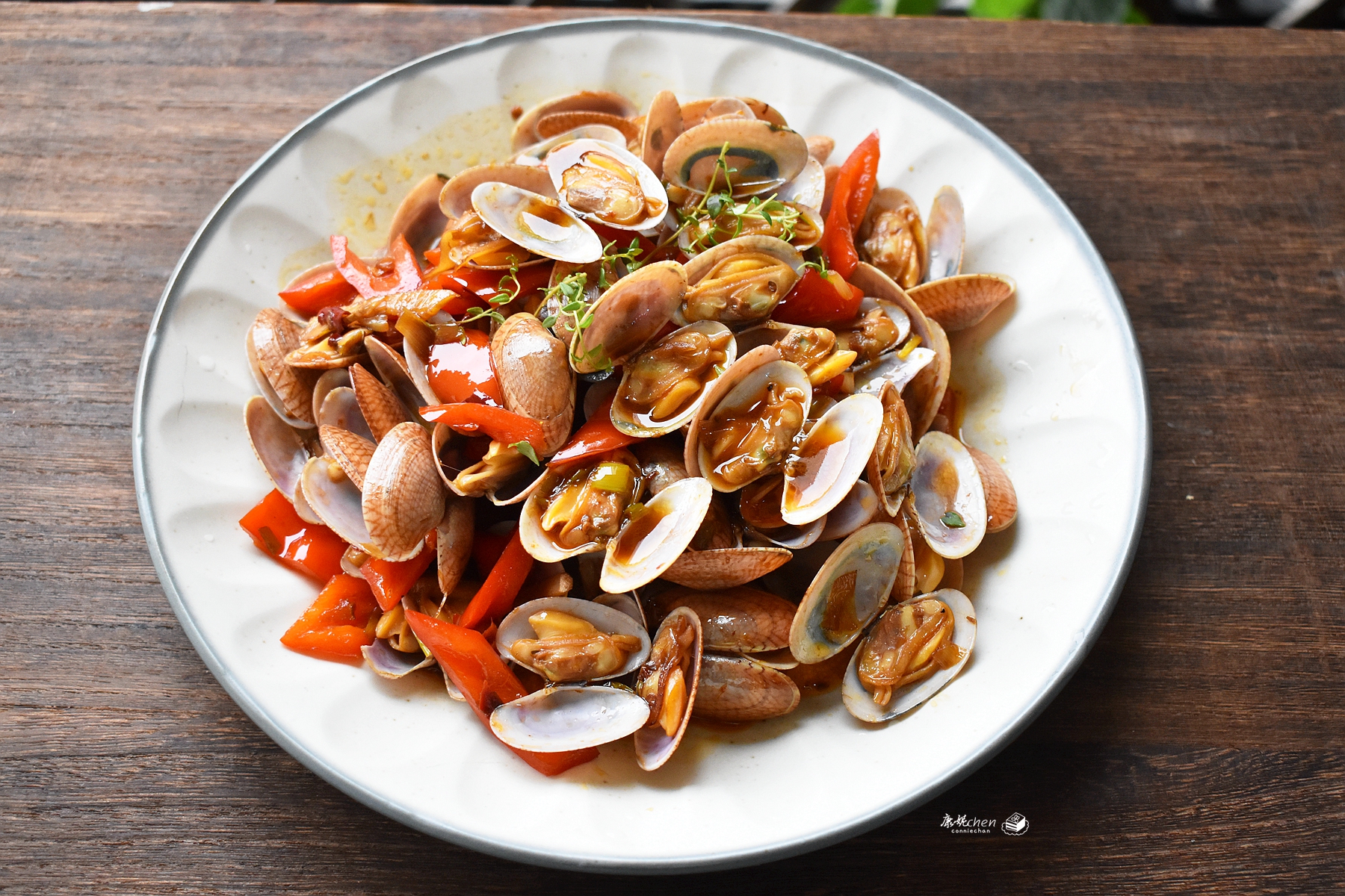 夏天吃它最鲜美，很多人第一步就做错了，这样简单炒一炒好吃营养