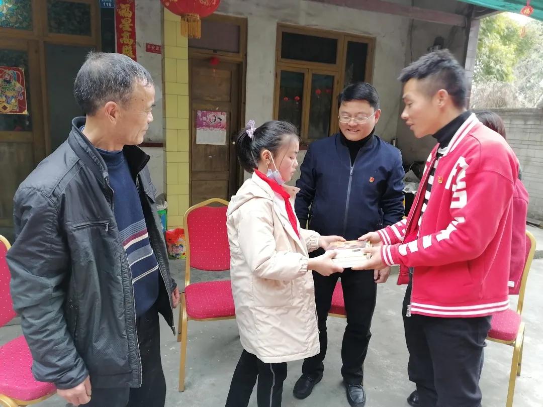 春日融融家访日 真情传递暖人心——双流区金桥小学入户家访活动