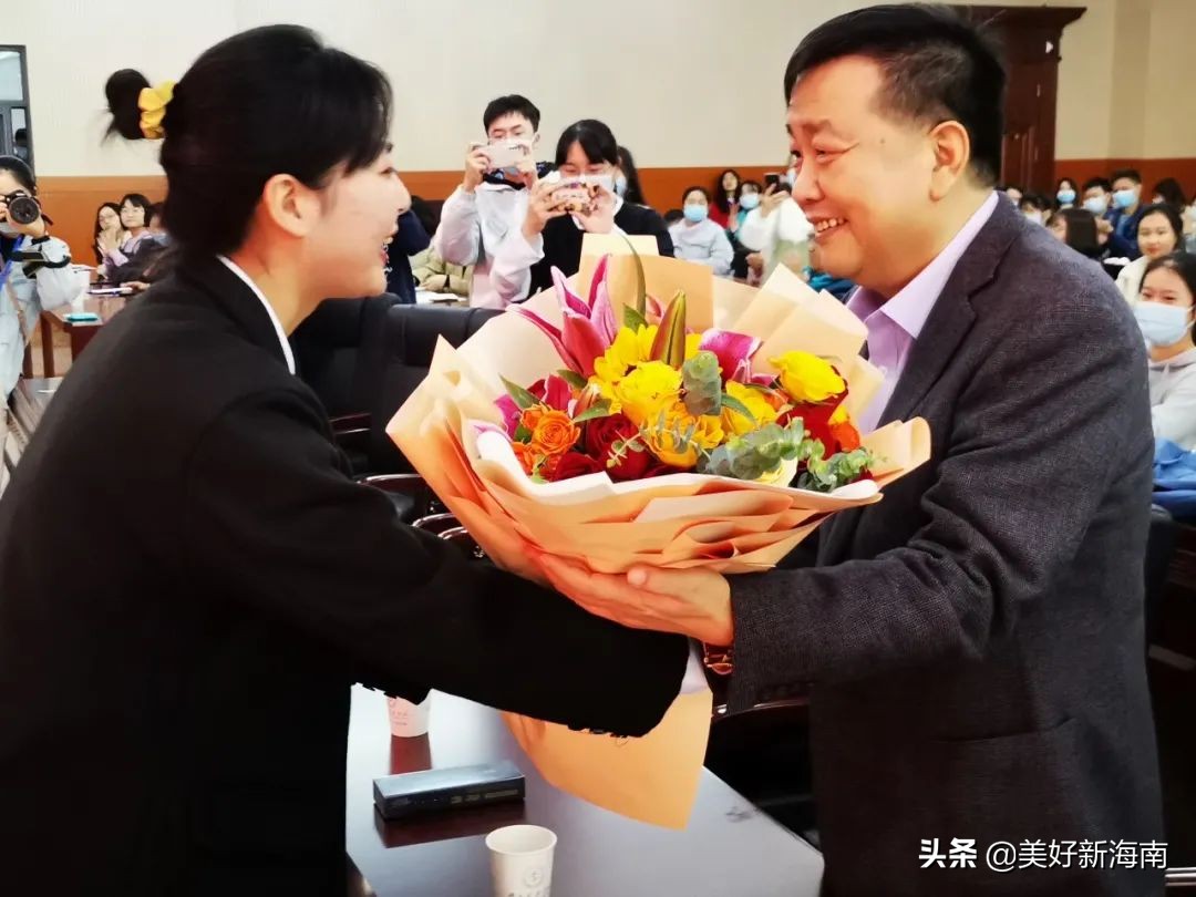 海南口腔医院董事长车道闯返校为湖北医药学院校友作励志成才报告
