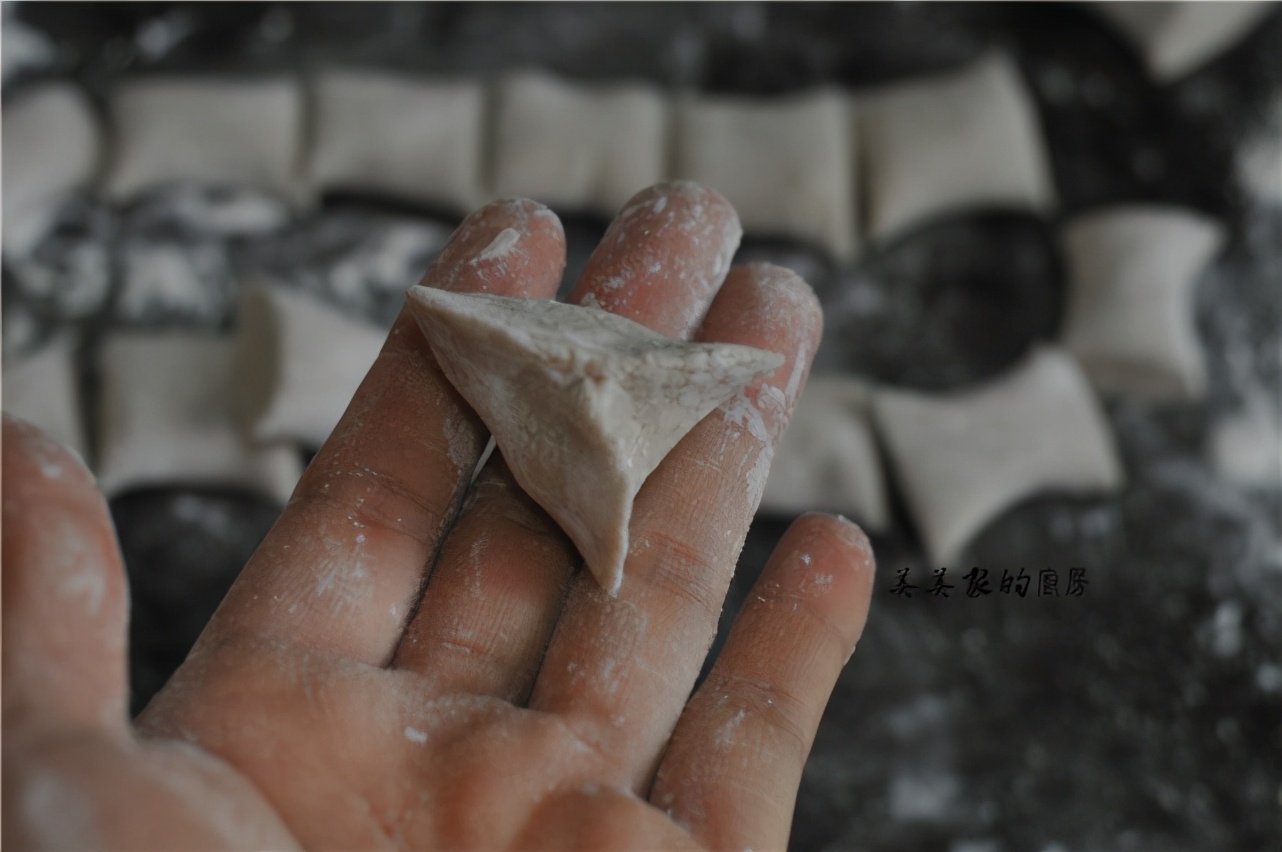 芋头是个“宝”，香糯细腻，营养极高，打碎拌好做早餐，太香了