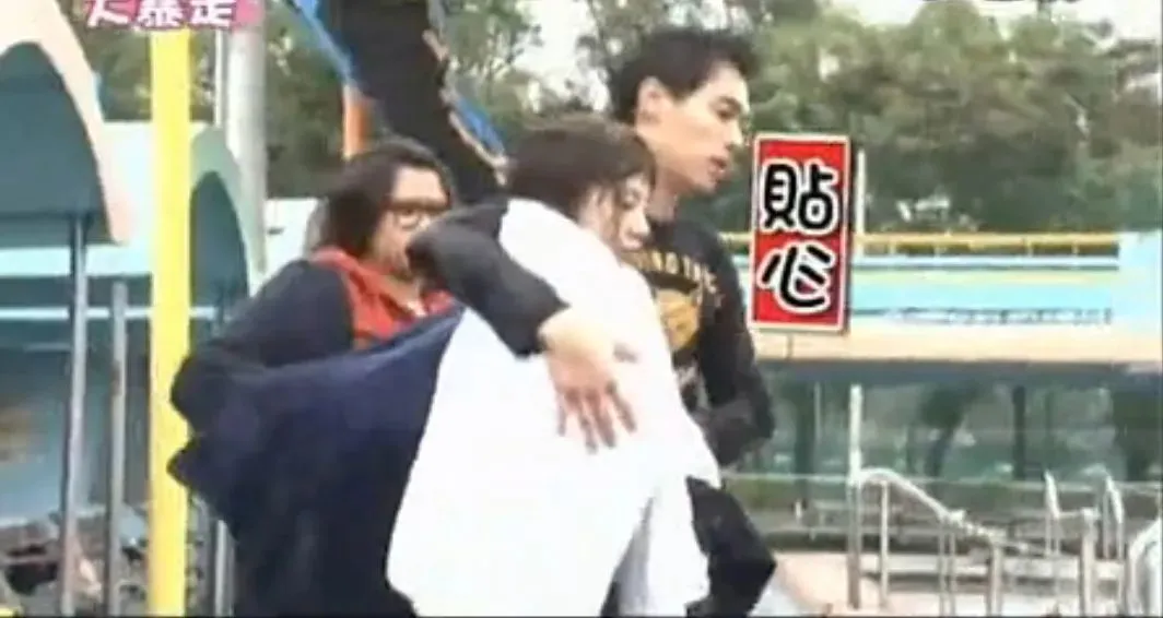 杨祐宁来了个未婚先孕，果然立flag就是要被打脸的