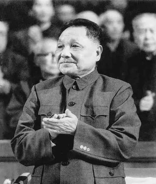 邓小平复出，离开军队多年，为何被安排兼任解