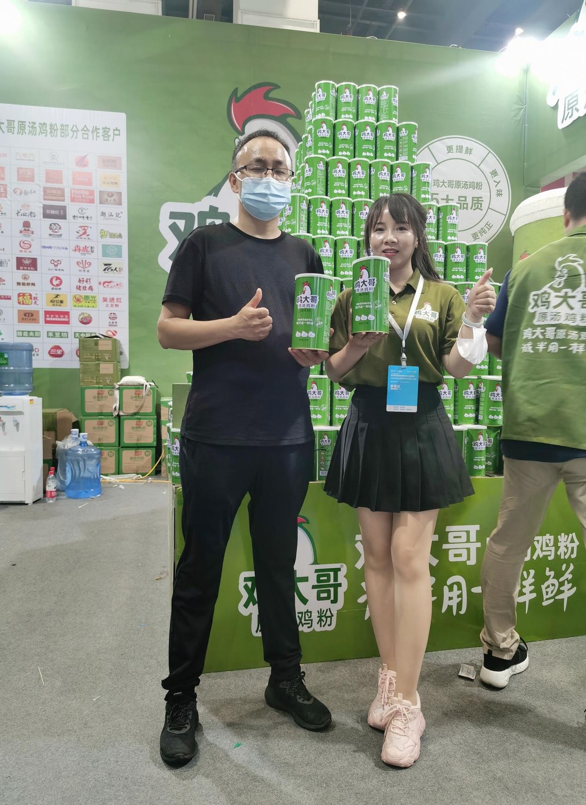 第六届中国(郑州)火锅食材用品展成功举办 鸡大哥球吧网手机直播鸡粉再耀全场