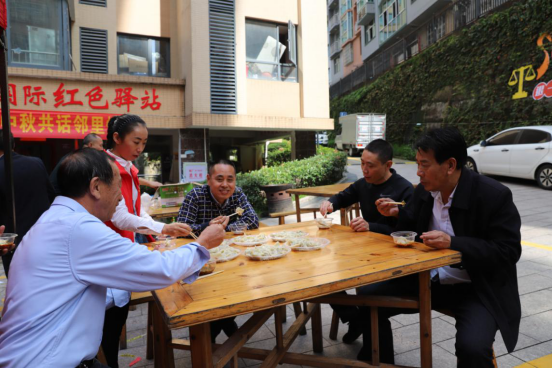 党群融合一家亲 中秋共话邻里情