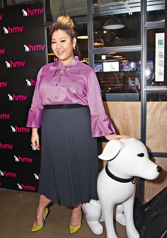 沈殿霞去世13年，在葬礼上替负心汉郑少秋说话的郑欣宜，如今咋样