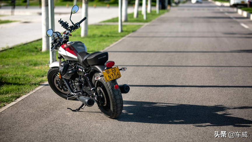 试驾横置双缸摩托——摩托古兹 V9 Bobber 纯正的意式大餐