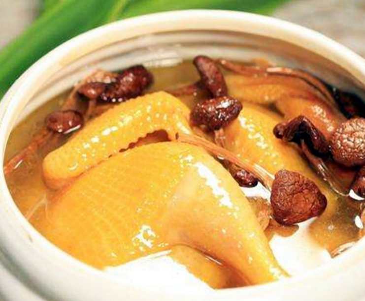 孕妇为啥喝鸡汤，不喝猪汤牛汤？从公鸡和母鸡区别，了解其中奥妙