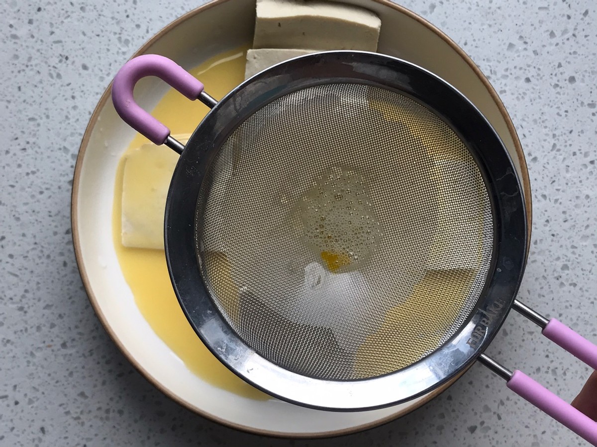 豆腐和鸡蛋完美结合，蒸一蒸，鲜香入味，爽滑好消化，太美味了