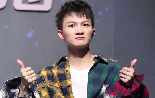 那英、高晓松不惜动用各种资源捧他，周深凭什么一生尽遇贵人？