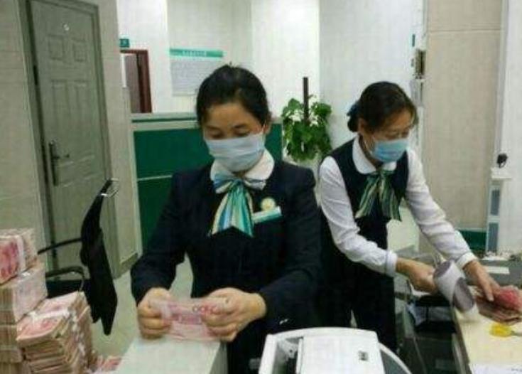 若是房价暴跌50%，购房者只能弃房断供？专家给