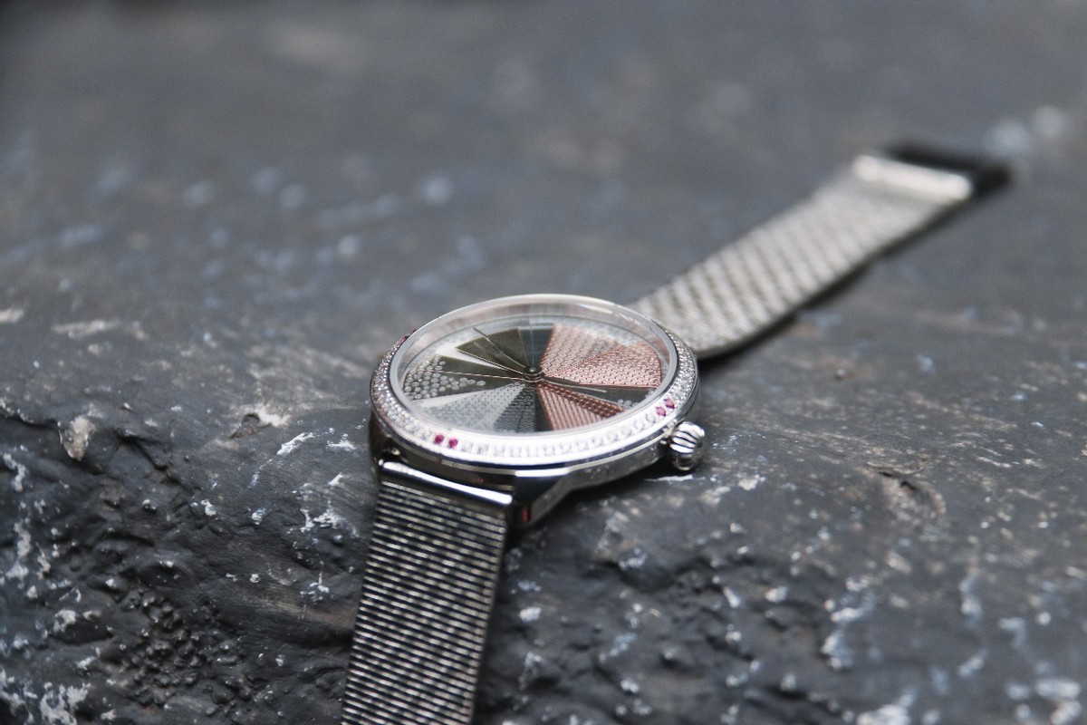 女士手表都如此美？釉上造物臻选精致手表，宛若芳华极致奢华之美