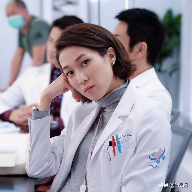 鍾嘉欣開心曬女兒第一次縫紉作品放棄事業樂於當全職媽媽