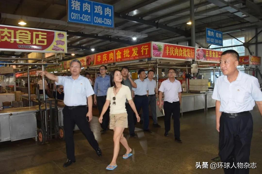 豪言跟她养猪“两年买车三年买房”，接掌千亿帝国的女文青，曾常去给猪“超度”