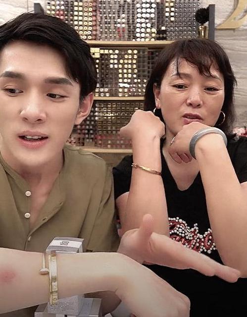 屈臣氏的“国宝”精华液火了！李佳琦强烈推荐