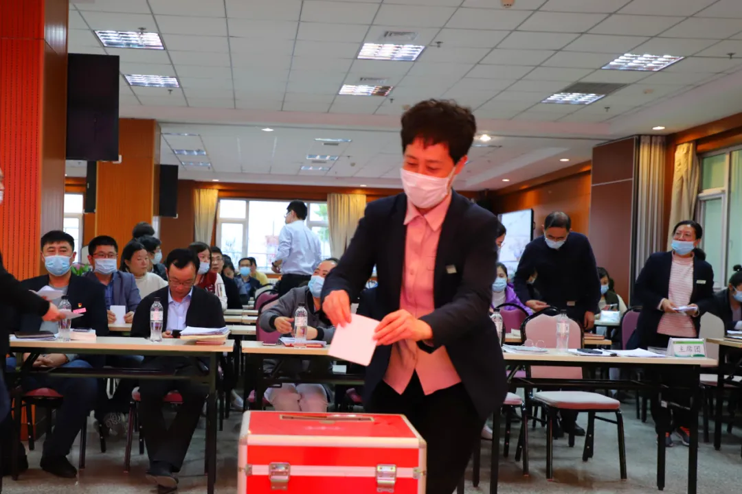 青岛市口腔医院“双代会”隆重召开