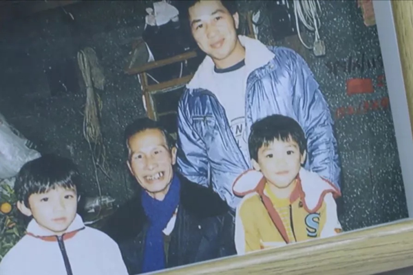 王祖蓝落泪？触景伤情逃不过家庭伦理，谐星也有被人所遗忘的一面