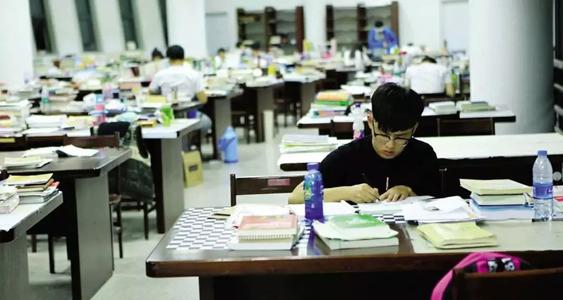 记住的知识老是忘？老师：做好3件事！让大脑主动帮你“划重点”