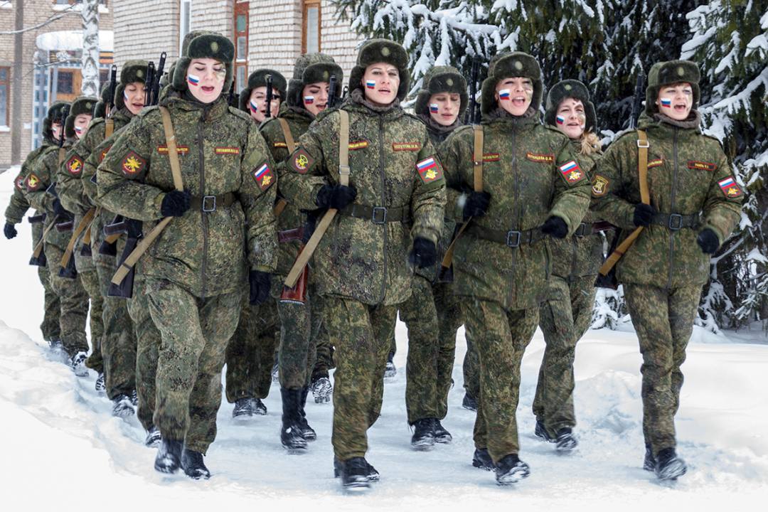 海湾战争中，萨达姆是如何对待俘虏的美国女兵的？让美国颜面扫地