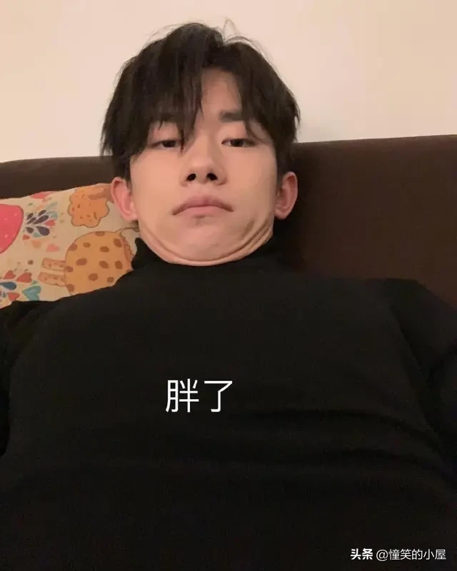 易烊千玺再次甩掉偶像包袱，模仿婴儿假哭，怕是个假的千玺！
