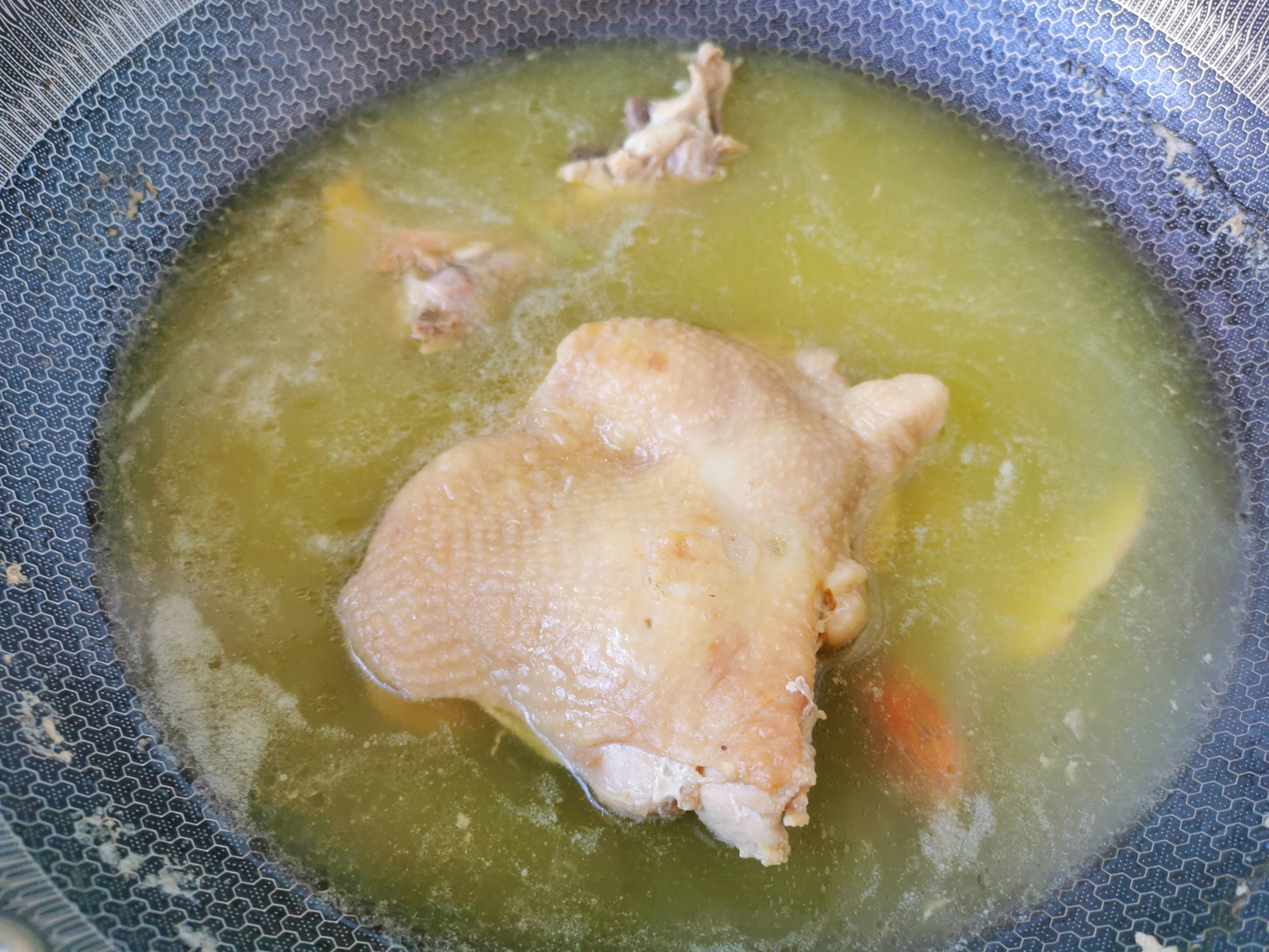 家常口水雞的做法，調配醬汁是關鍵，麻辣鮮香，上桌就掃光