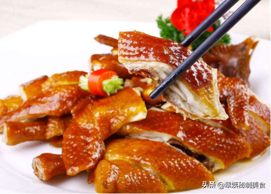 Cantonese soy chicken with bright color and tender meat, simple steps, you are worth a try