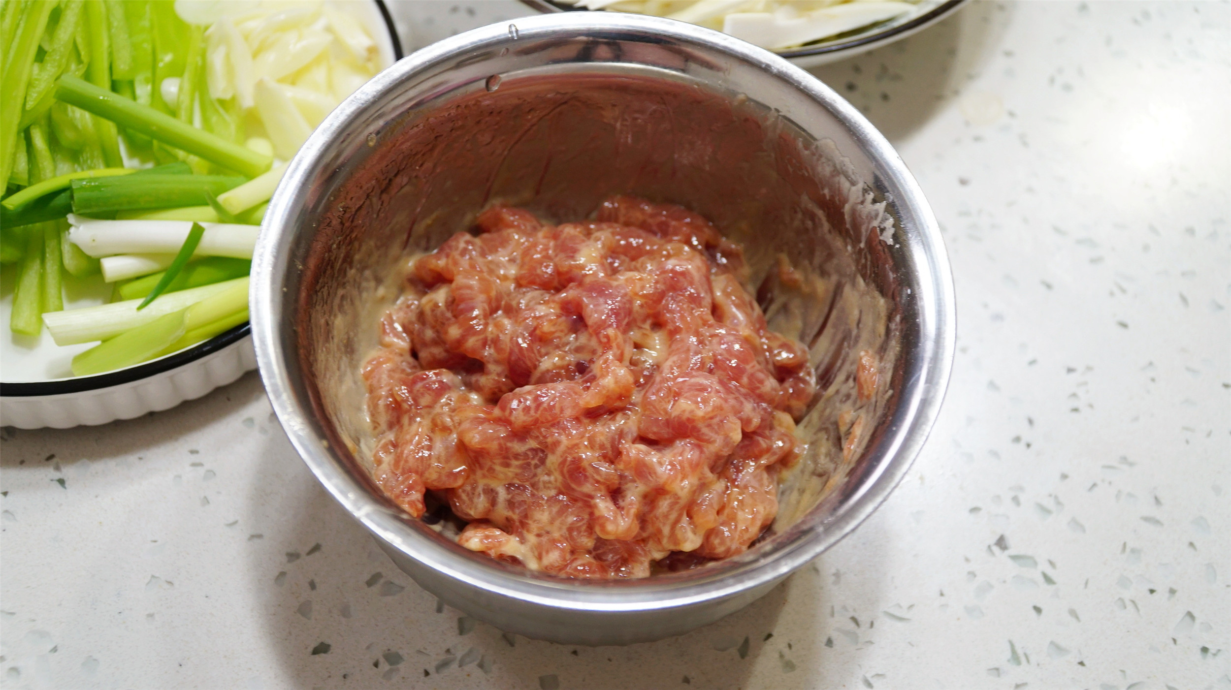 这菜，被称“水中参”，8元一斤，常吃对皮肤好，夏天防晒可多吃