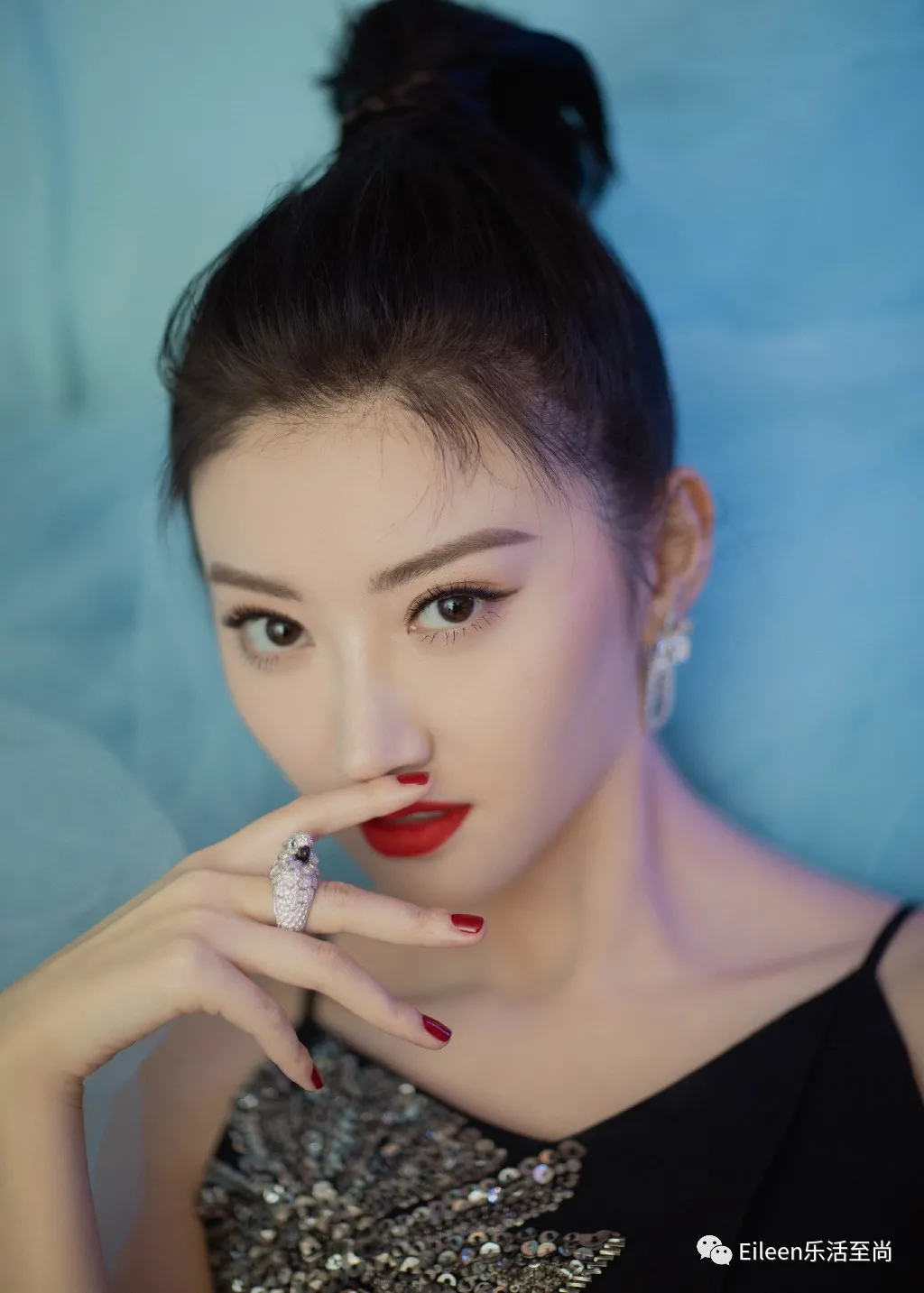 离开神秘背景,强捧不红的人间富贵花为什么反倒大火了?