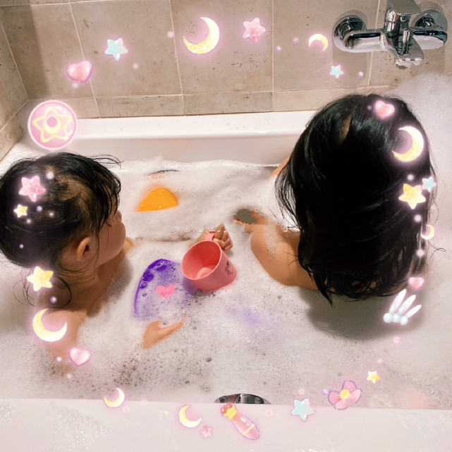 毫不在乎？欧弟刚刚才官宣离婚，郑云灿就骑机