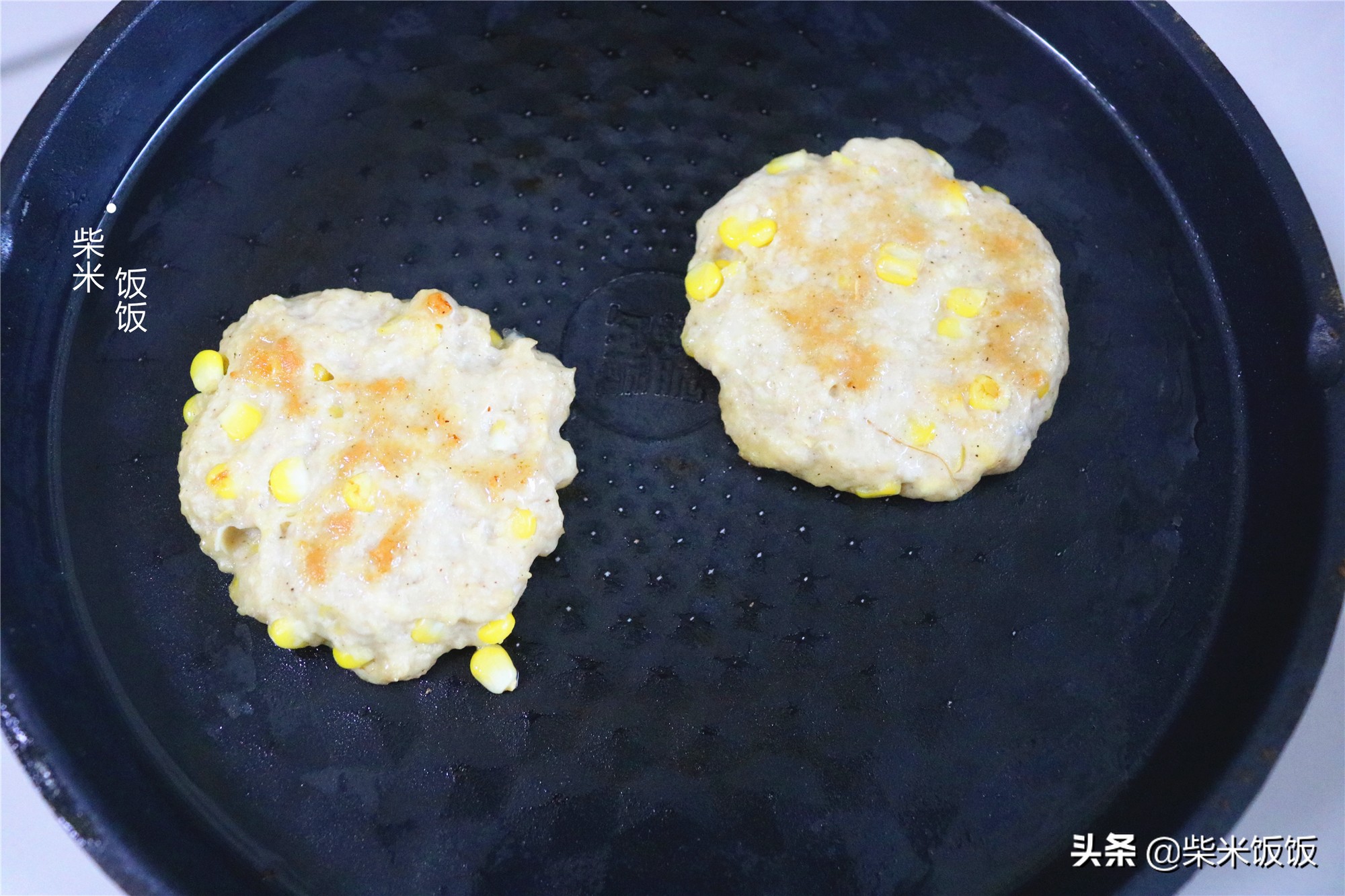 早餐，我给家人做了鸡肉堡，做法简单味道好，一个下肚能量满满
