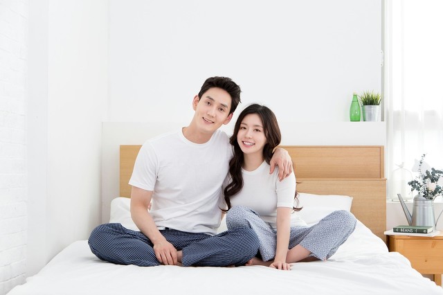 岳母要求老婆出三十万给小舅子买房，老婆答应了，取钱发现钱没了
