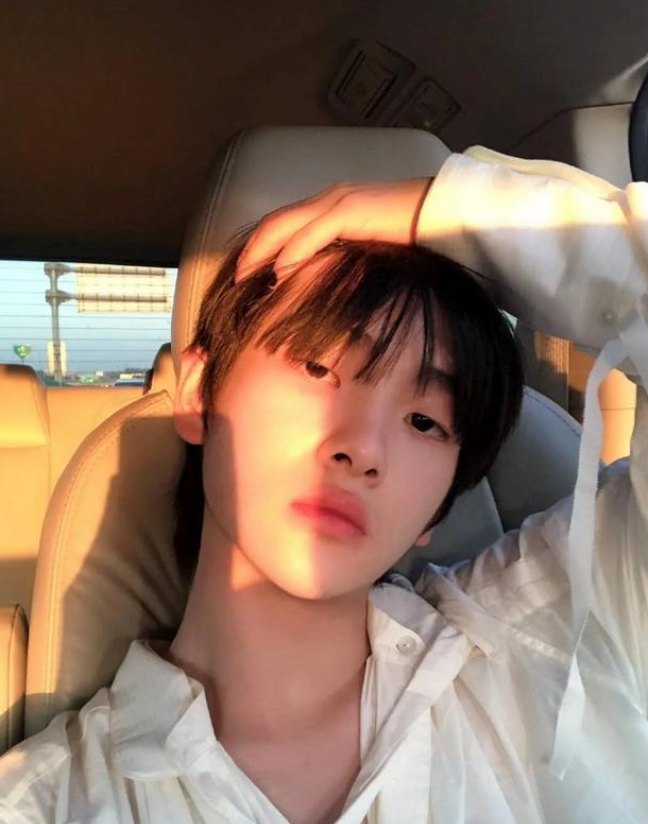 23岁女星心酸往事委屈爆哭，不红时一月才2千块，吃穿都不够用