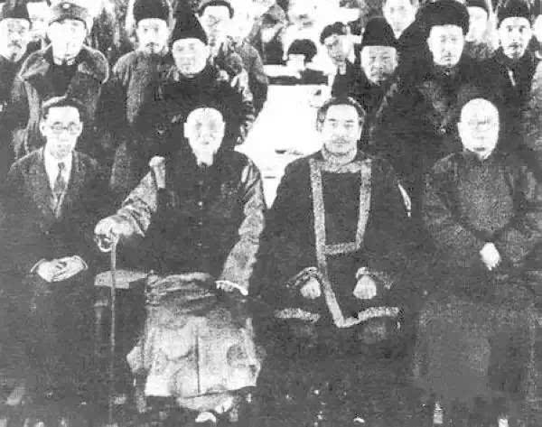 1949年，毛泽民遗骨在新疆乱坟岗被找到，公安巧施妙计让凶手伏法