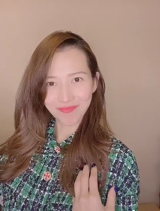蔡少芬抱1歲兒子花式秀幸福，稱公婆老公都被拿下，自侃一統天下