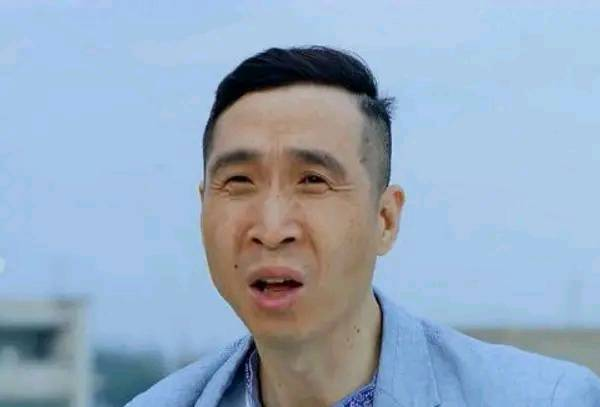 潘长江的同胞弟弟曝光，身高竟有一米八，还是