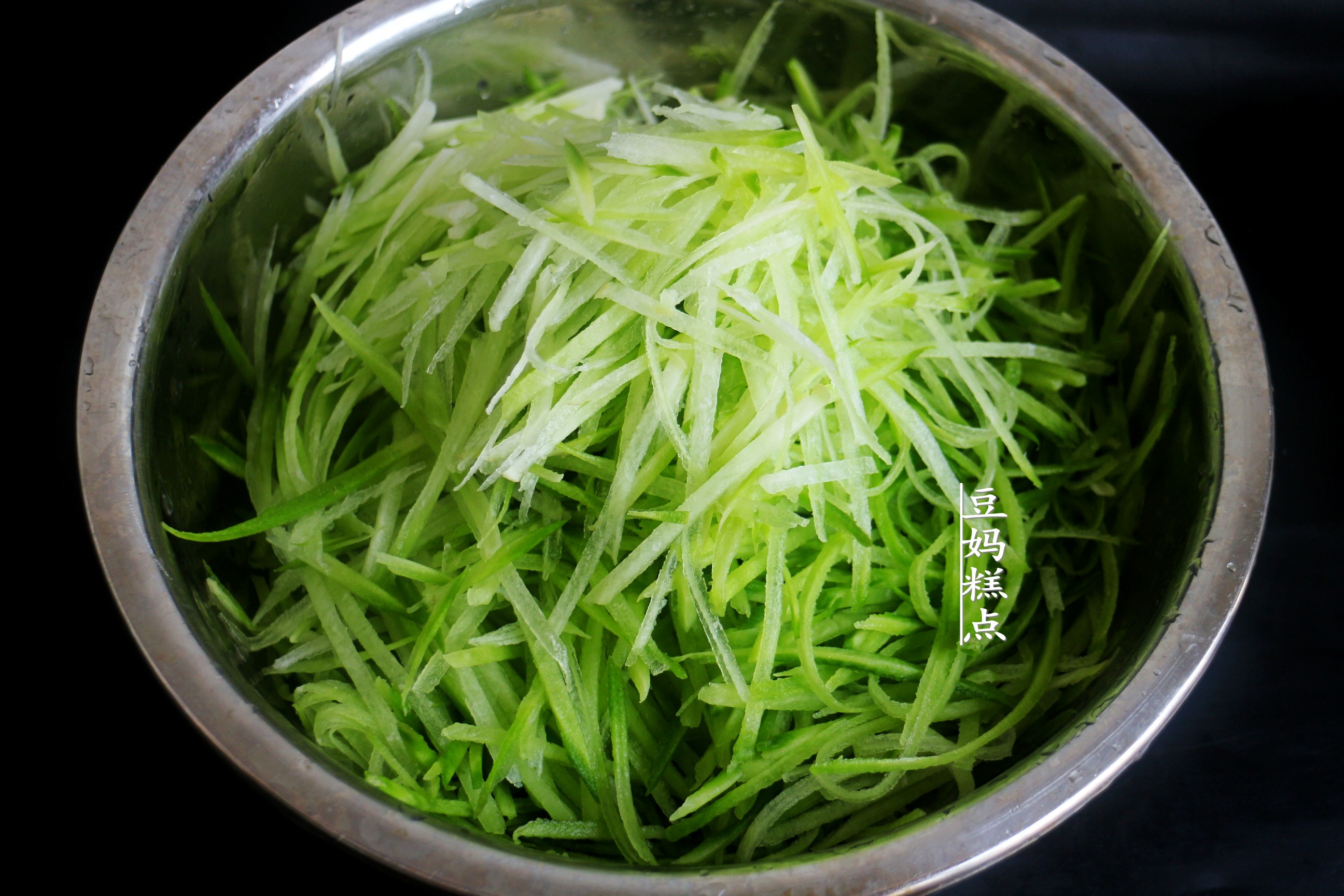 快立冬了，炸蘿蔔丸子，掌握3個小技巧，丸子香氣十足特好吃