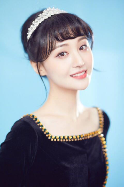 郑爽被封杀前，圈内人曝她还有更大猛料，实名