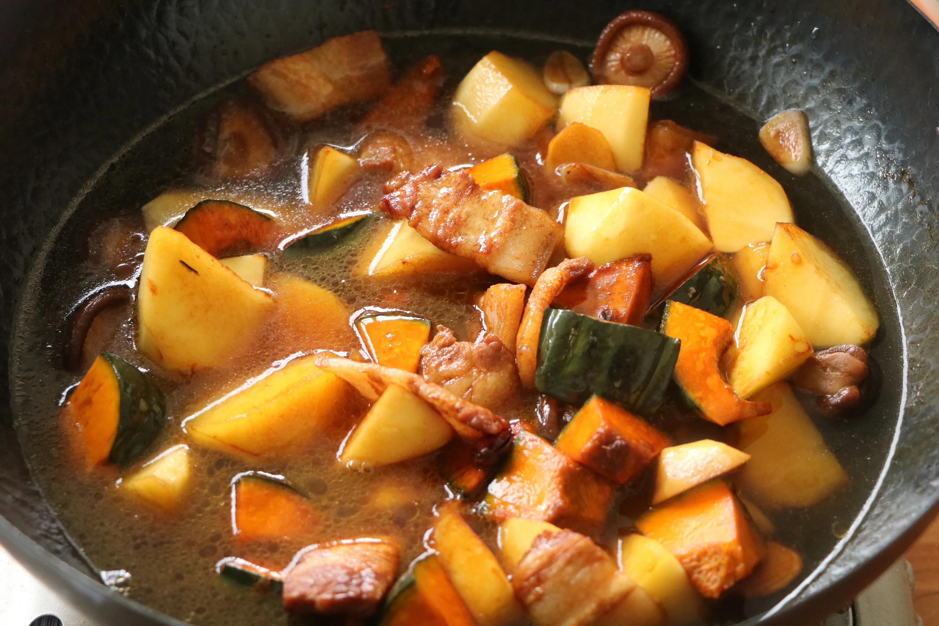 天太热不想炒菜，试试这样的一锅炖，不需要米饭，一人一碗超过瘾