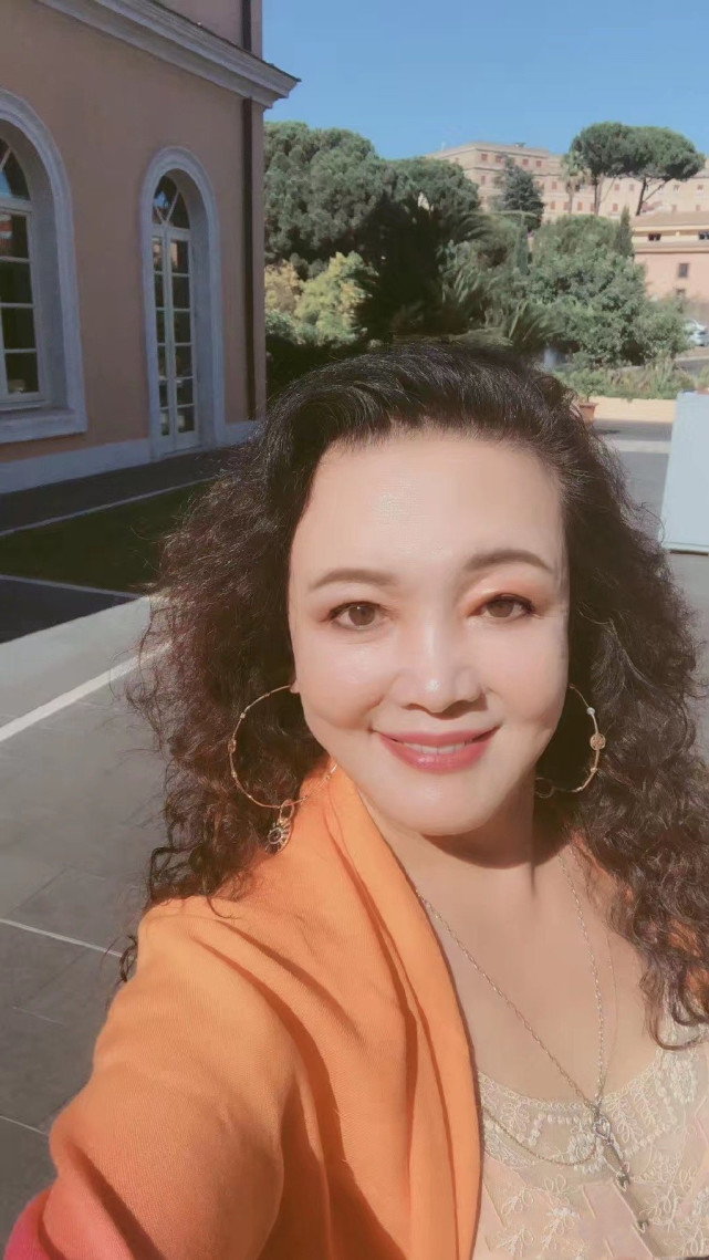 大S婆婆懶理判決熱議，曬孫子孫女萌照秀幸福，祖孫同框超溫馨