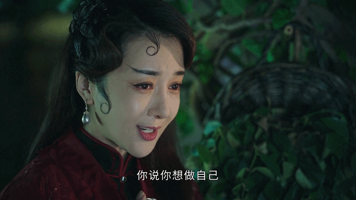 Take 19 champion repeatedly, "Hold in both hands red " 3 actors, " Si Teng " by what so " horizontal " ? 