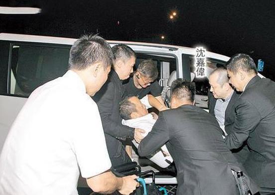 曾志伟在台前乱说话，一顿暴打缝了几十针，幕